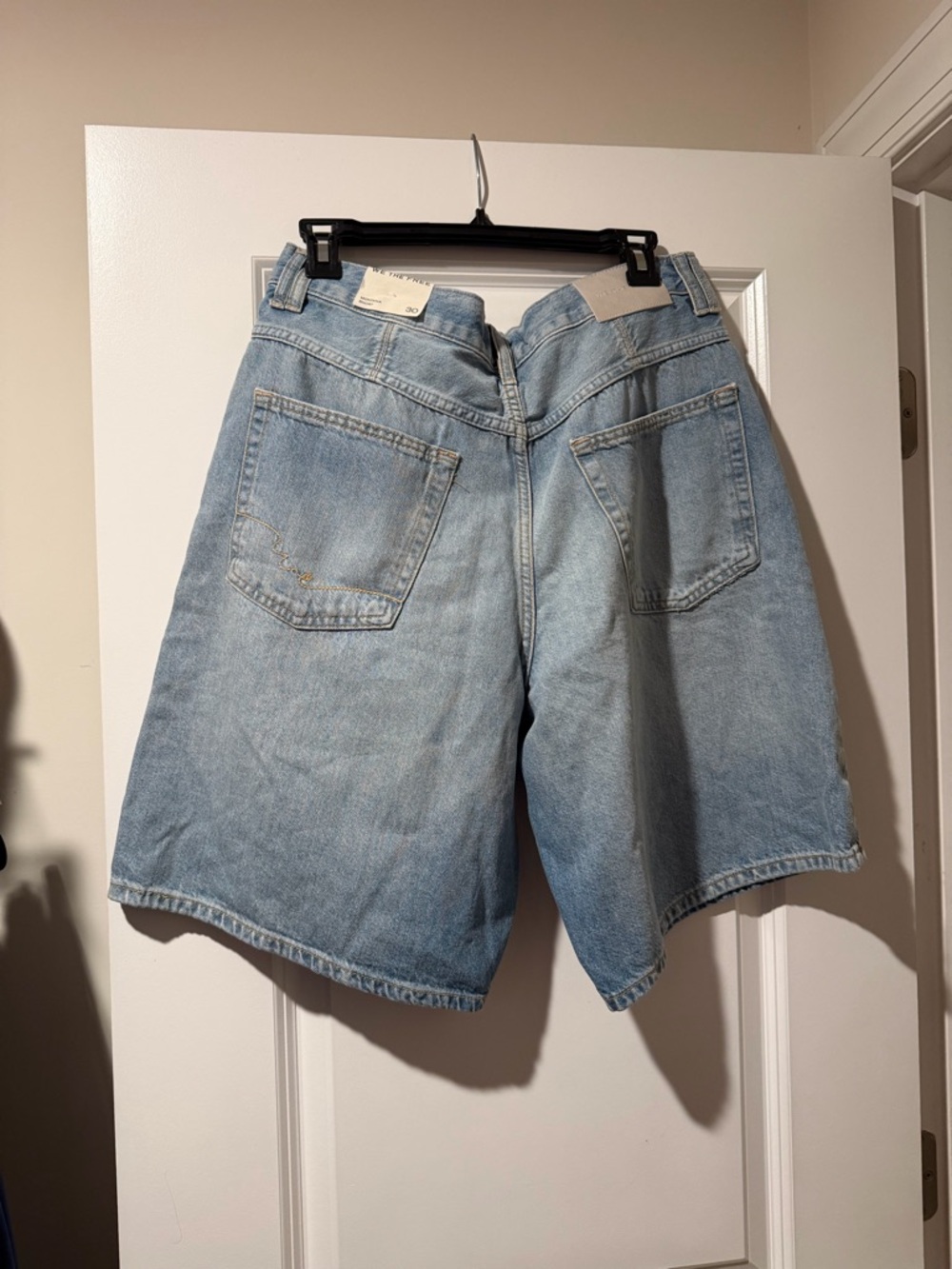Free People Light Wash Denim Shorts 🔥Size 30 - Picture 3 of 4